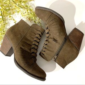 Universal Thread Army Green Weaved Booties